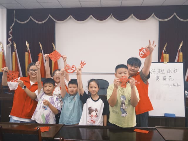 成都东软学院学子三下乡:在山里种下一颗星