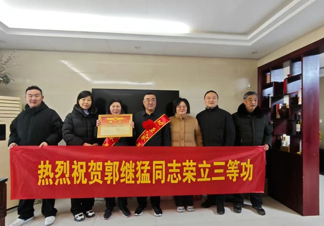 江苏省南通市如皋市如城街道蒲行社区联合街道开展  敲锣打鼓送喜报，拥军优属暖人心