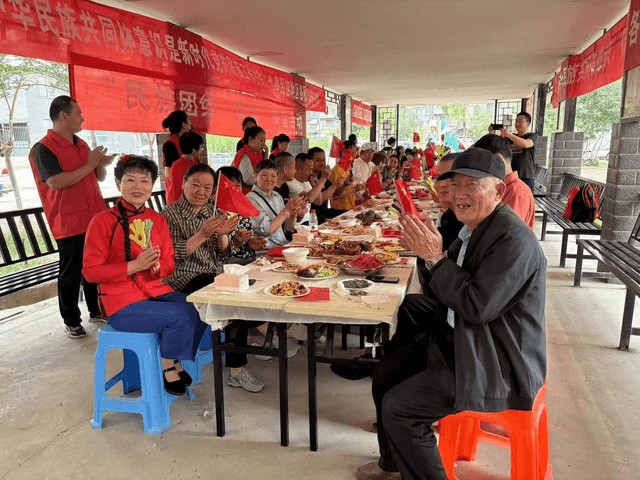 社区“百姓客厅”,服务居民满“格”!